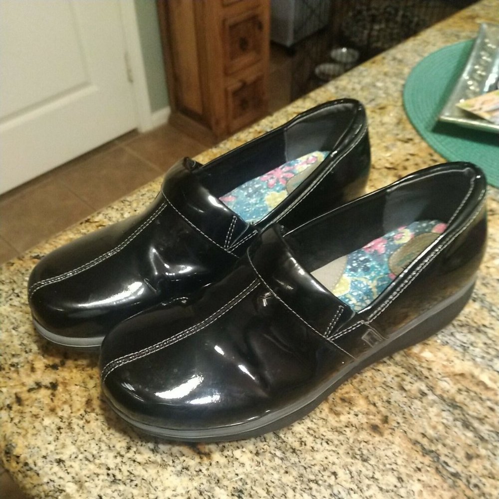 Grey's Anatomy Womens Size 10.5M Patent Black Non Slip Nursing Clogs by Softwalk